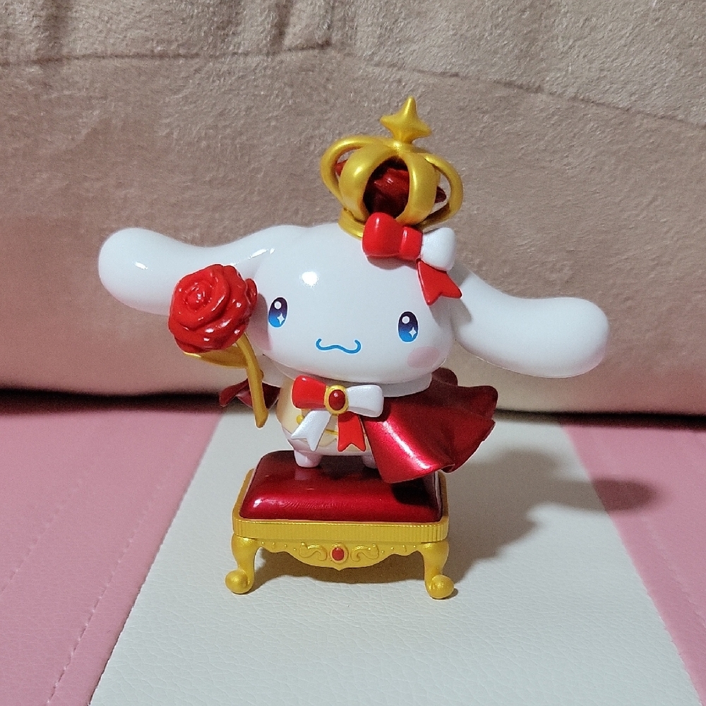 NWOT Miniso Sanrio Cinnamoroll Royal Figure with Red and Gold Accents